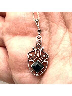 Vintage 10K Yellow & White Gold Blue Sapphire Pendant 18 Inch Necklace